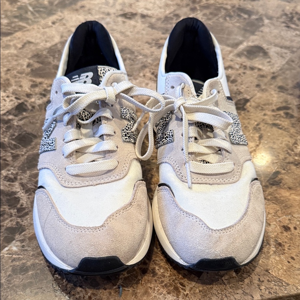 New Balance Cream and Gray Patterned Sneakers